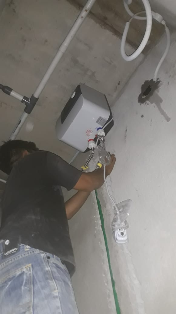 Tukang pasang water heater Ariston profesional di BSD Tangerang