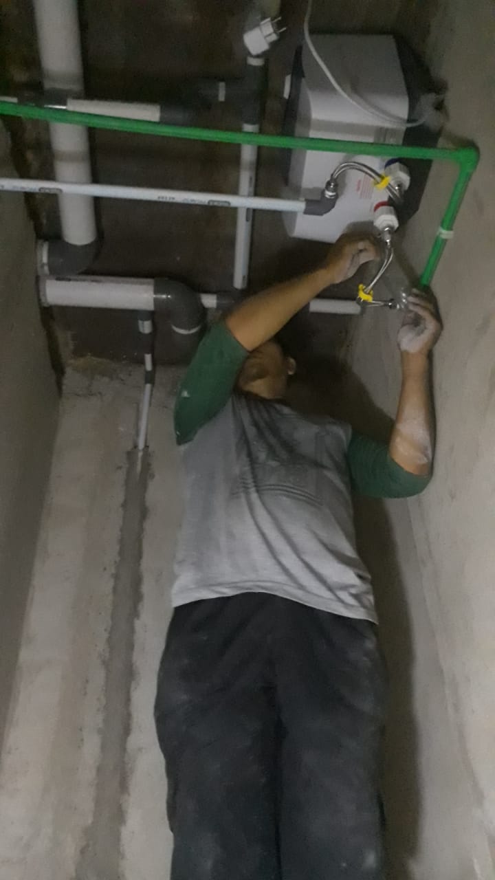 Layanan pasang water heater Ariston gas di Gading Serpong